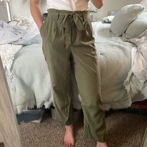 Express paper bag trousers olive/army green